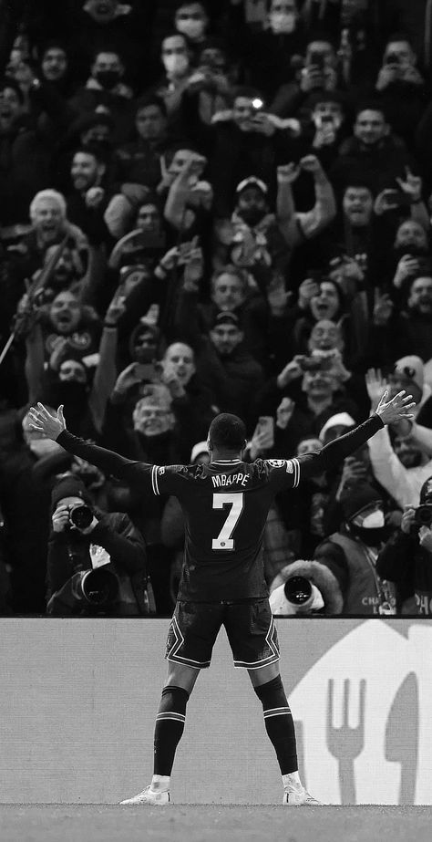 Mbappe Black And White Wallpaper, Psg Black And White, Football Wallpaper Mbappe, Dark Football Wallpaper, Psg Pfp, Mbappe Black And White, Mbappe Wallpapers, Mbappe Kylian, Genos Wallpaper