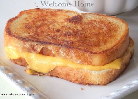 Welcome Home Blog: Basic Grilled Cheese Sandwich Basic Grilled Cheese, Perfect Grilled Cheese, Cornbread Dressing, Tomato Soup Recipes, Types Of Cheese, Types Of Bread, Cheese Sandwich, Grilled Cheese Sandwich, Cheese Sandwiches