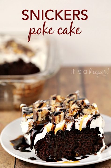 Snickers Poke Cake, Snickers Dessert, Snickers Cake, Chocolate Hazelnut Cake, Savory Cakes, Hazelnut Cake, Button Piercing, Poke Cake Recipes, Poke Cakes