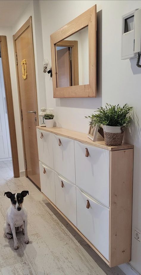 Vstupná Hala, Furniture Small Spaces, Hallway Ideas Entrance, Diy Furniture Hacks, Pallet Furniture Bedroom, Cat Furniture Diy, Hallway Ideas Entrance Interior Design, Home Entrance Decor, Entrance Decor