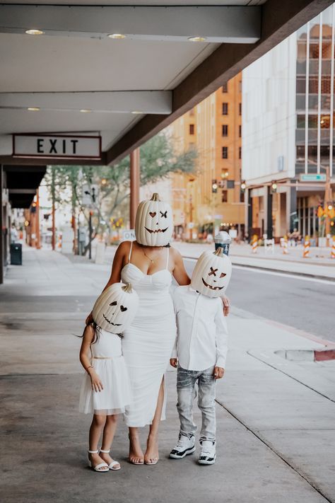 family halloween pictures, spooky family pictures, halloween ideas, white pumpkin head pictures, family fun pictures, scary inspo pictures, pumpkin head pictures, downtown phoenix

instagram- @rawbylaura Pumpkin Head Pictures, Halloween Family Pictures, Pictures Downtown, Inspo Pictures, Halloween Family, Fun Pictures, Downtown Phoenix, Family Poses, Pumpkin Head