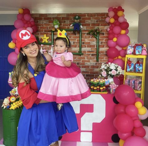 Princess Peach First Birthday, Princess Peaches Birthday Party, Princess Peach Themed Party, Princess Peach Balloon Garland, Super Mario Girl Birthday Party, Mario Birthday Party Girl, Princess Peach Centerpiece, Princess Peaches Birthday Theme, Princess Peach Birthday Party Decorations