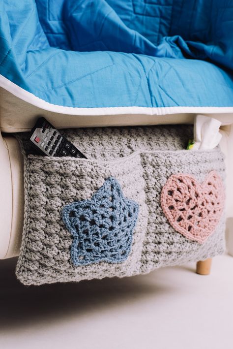 Crochet Bed Pocket - I Like Crochet Learn To Crochet Beginner, Bed Caddy, Beginner Patterns, Crochet Bed, Bed Pocket, Crochet Beginner, Crochet Organizer, Crochet Nursery, Crochet Storage