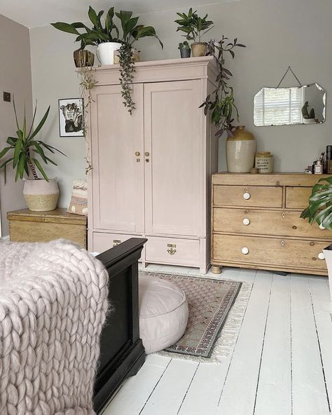 Neutral House, Painted Wardrobe, Pink Furniture, Bedroom Interiors, Furniture Refinishing, Cheap Home Decor, Home Fashion, New Room, 인테리어 디자인