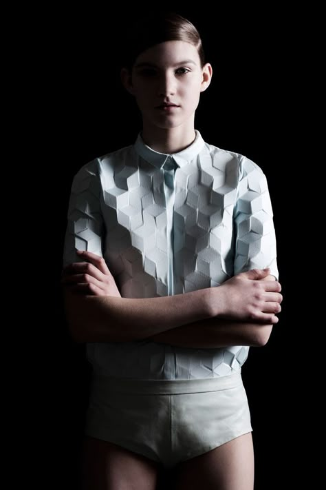 Laser-cut, neoprene fabric, creating 3-D-like, cubic effects #COOL #fashion #future Mode Origami, Punk Girls, 3d Printing Fashion, Raver Girl, Hussein Chalayan, Origami Fashion, Sculptural Fashion, Geometric Fashion, Texture Inspiration