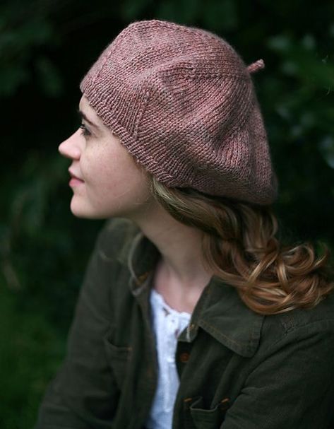 Stalk and Pip Beret Knitting Pattern by Ailbíona McLochlainn. A warm and stylish beret with a unique colourwork. #KnittingPatterns #DIYKnitting #HandmadeKnits #KnittingInspiration #KnittingCommunity Knitted Beret Patterns Free, Knit Beret Pattern, Beret Knitting Pattern, Knitting Tam, Crochet Beret Pattern, Stretchy Bind Off, Knitted Projects, Beret Pattern, Knit Accessories