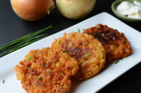 Amish Onion Patties - recipe with how-to photos Amish Onion Patties Recipe, Onion Patties, Marinated Tomatoes, Skillet Cooking, Patties Recipe, Crispy Onions, Amish Recipes, Onion Recipes, Fried Onions