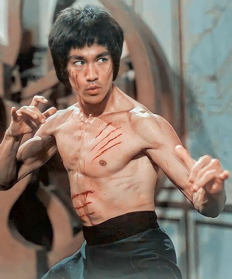 Bruce Lee Abs Workout, Bruce Lee Kung Fu, Bruce Lee Enter The Dragon, Vogue Poses, Jimi Hendrix Poster, Bruce Lee Pictures, Bruce Lee Martial Arts, Kung Fu Movies, Bruce Lee Quotes