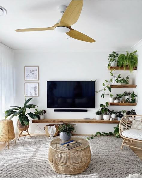 Tv Walls, Tv Area, Pallet Furniture Living Room, Lounge Ideas, Furniture Small Spaces, Small Living Room Decor, Living Room Tv Wall, Decor Home Living Room, Living Room Decor Apartment