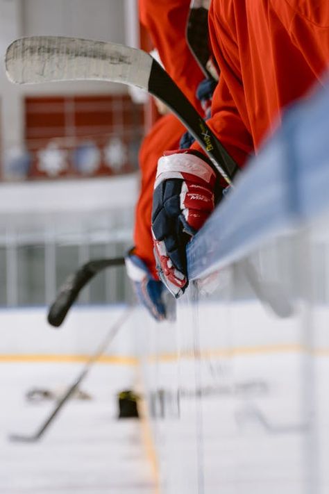 Ice Hockey Photography, Hockey Photography, Hockey Team Photos, Hockey Shot, Winter Sport, Hockey Games, Sport Photography, Hockey Fans, Team Photos