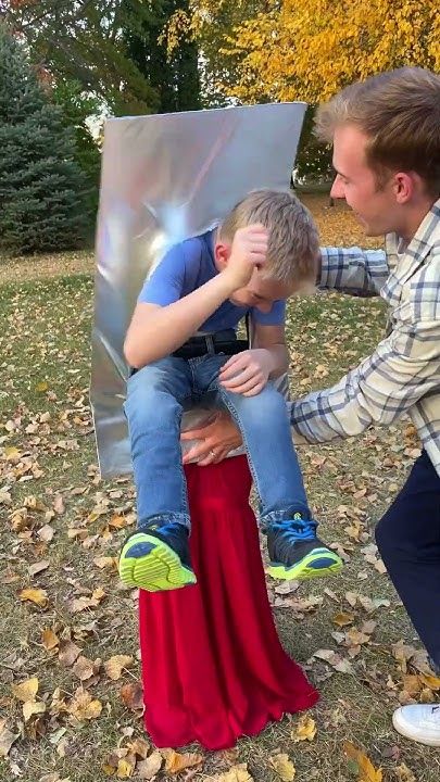 Perfect Last-Minute Halloween #halloween #costume #diy Funny Costumes For Kids, Kids Corner Ideas, Easy Halloween Costumes Diy, Diy Astronaut Costume, Costume Diy Kids, Home Made Costumes, Funny Kid Costumes, Last Minute Diy Costumes, Easy Costume Ideas