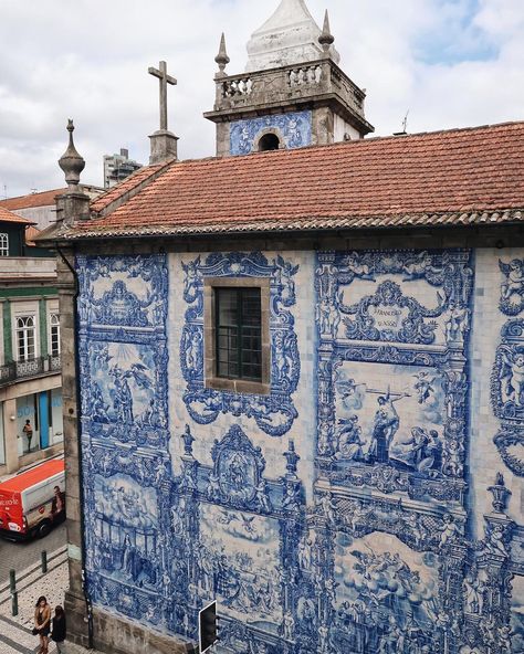 Throwback to this amazing tile work...💙 Enjoy your day everyone! #porto #ig_portugal Porto Tiles, Azulejos Tiles, Enjoy Your Day, Tile Work, Porto Portugal, Beautiful Places, Portugal, Tile, House Styles