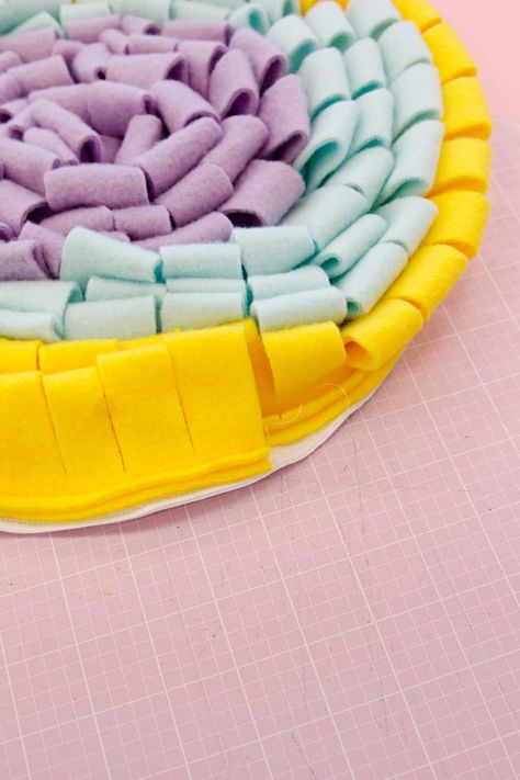 Snuffle Mat Diy Cats, Diy Dog Sniff Mat, Diy Snuffle Mat For Rabbits, Cat Snuffle Mat Diy, Snuffle Mat Pattern, Diy Sniff Mat For Dogs, Diy Dog Snuffle Mat, How To Make A Snuffle Mat For Dogs, Sewing For Pets