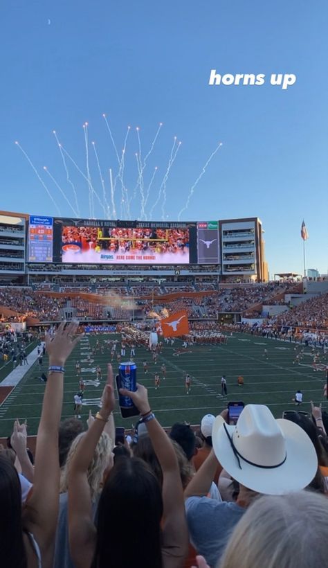 Ut Austin Aesthetic, Game Day Aesthetic, Ut Austin Campus, Texas University Longhorns, Ut College, Ut University, College Goals, College Vision Board, University Of Richmond