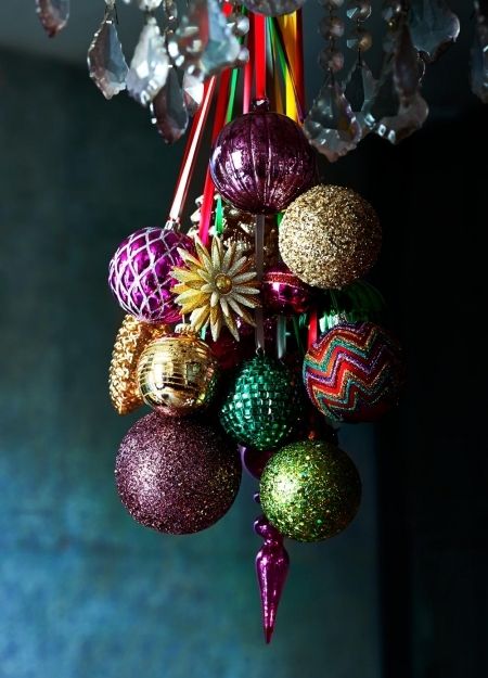 Hang your Christmas baubles in a cluster for easy impact. Find more two minute decorating ideas by clicking the picture or at http://www.redonline.co.uk Retro Christmas Decorations, Diy Christmas Decorations, Navidad Diy, Chic Christmas, Boho Christmas, Christmas Decorations For The Home, Noel Christmas, Decoration Christmas, Christmas Deco