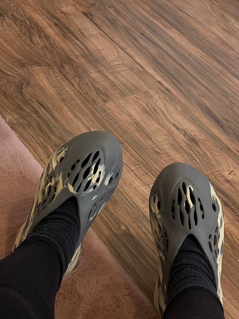 Yeezy Crocs, Crocs Ideas, Yeezy Shoes, Sneaker Games, Fall Shoes, Aesthetically Pleasing, Cute Halloween, Fashion Shoes, Sandals