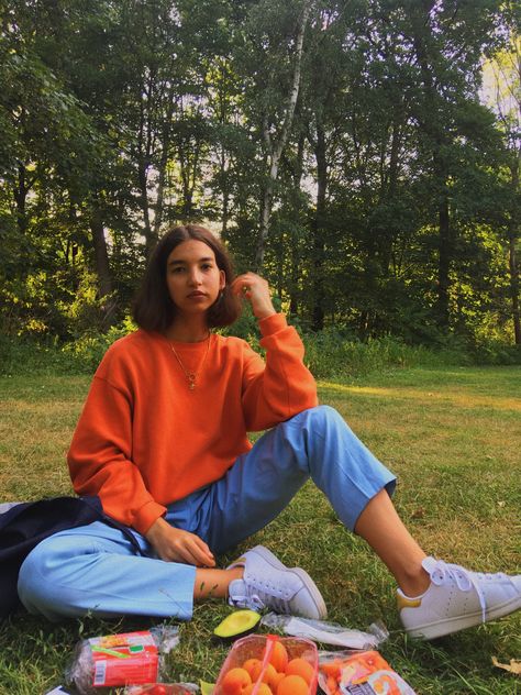 Black And Orange Aesthetic Outfit, Orange Sweater Outfit Aesthetic, Blue And Orange Outfit Aesthetic, Orange Themed Outfit, Orange Crewneck Outfit, Orange Long Sleeve Outfit, Orange Sweatshirt Outfit, Blue And Orange Outfit, City Outfit Aesthetic