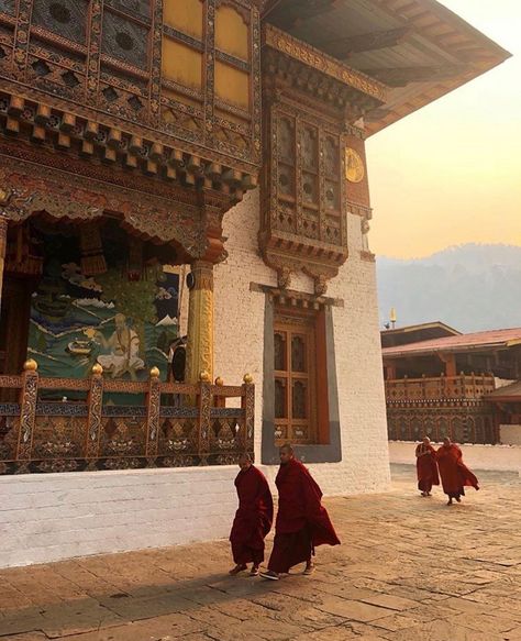 Amankora, Bhutan Amankora Bhutan, Tibet Travel, Bhutan Travel, Buddhist Art Drawing, Steve Mccurry, Asian Architecture, Anime Stars, Nepal Travel, Tibetan Art