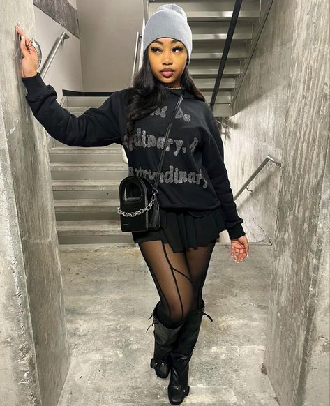 Hoodie Outfit Black Women, Bday Dinner Outfit, Hoodie With Skirt, Outfit Black Women, Outfit Pieces, Outfit Hoodie, Chill Outfits, Stylish Work Outfits, Streetwear Fashion Women