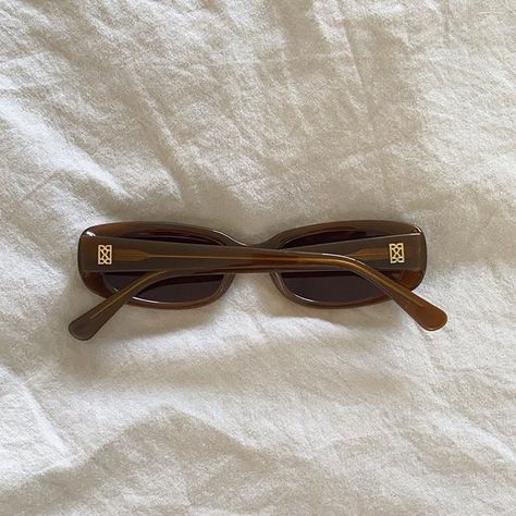 Glasses Inspiration Aesthetic, Vintage Designer Sunglasses, Jacquie Alexander, Black Zodiac, Vintage Watches Women, Trendy Glasses, Cute Sunglasses, People Watching, Sunglasses Brown