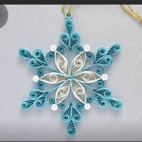 Quilling Snowman, Winter Paper Quilling, Quilling Snowflakes Patterns, Paper Quilling Snowflakes, Quilling Ornaments, Easy Quilling, Snowflake Tags, Quilled Snowflakes, Quilling Snowflakes