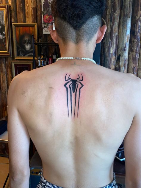 Spider Man Symbol Tattoo, Spider Man Logo Tattoo, Spiderman Back Tattoo, Spiderman Logo Tattoo, Spiderman Tattoo For Guys, Spider Man Tattoo Ideas, Spider Tattoo Men, Spiderman Tattoos, Spider Man Tattoo