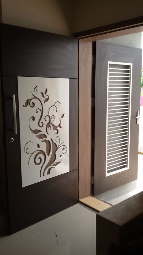 Main Safty Door Design Entrance, Main Door Jaali Design Modern, Jali Gate Design Wooden Single Door, Single Main Door Design Entrance Modern Luxury, Jaali Gate Design Wooden, Safty Door Wooden Design, Sefti Door Design Modern, Safety Door Design Entrance Modern With Grill, Jaali Door Design Wooden