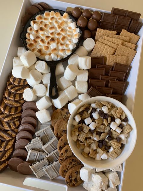 sweet food board idea Candy Tray Ideas Parties, Candy Tray Ideas, Candy Tray, Tray Ideas, Food Board, Sweet Food, I Want To Eat, Sweet Recipes, Cereal