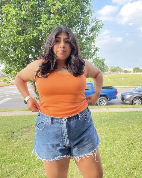 orange tank top ans thrifted denim shorts outfit midsize Denim Shorts Midsize, Midsize Tank Top Outfits, Midsize Shorts Outfit, Orange Tank Top Outfit, Boucle Jacket Outfit, Thrifted Denim, Outfit Midsize, Amsterdam Outfit, Batman Outfits