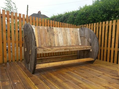 Spool Bench, Cable Reel Ideas, Cable Reel Table, Wooden Cable Reel, Wooden Spool Ideas, Wooden Spool Projects, Spool Projects, Spool Table, Spool Ideas