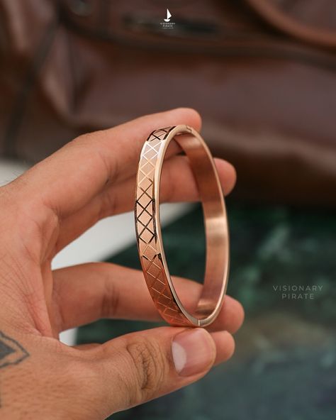 Hand Kada For Men Gold, Mens Kada Design Gold Indian, Silver Kada For Men Indian, Gold Kada For Men Indian, Chandi Kada For Men, Gold Kappu, Kada Design, Cnc Bangles, Mens Silver Bangle