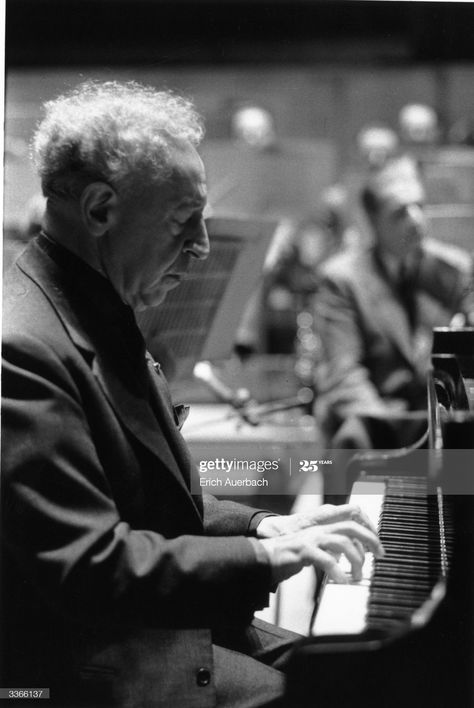 Singer Photography, Arthur Rubinstein, Festival Hall, Composers, String Instruments, Classical Music, Still Image, Keyboard, Piano