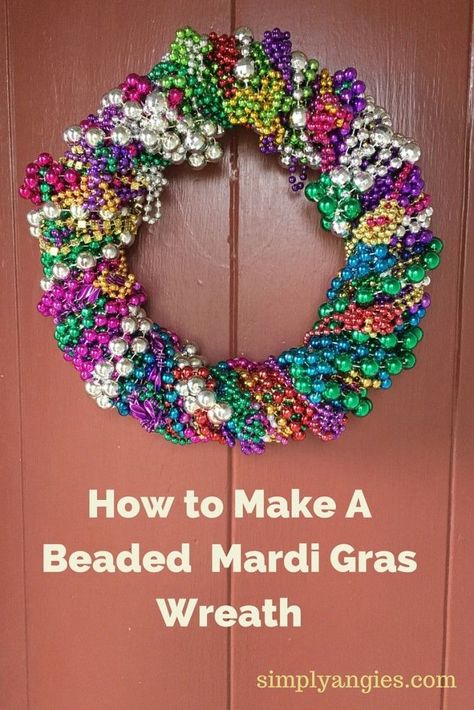 Make a colorful Mardi Gras wreath by wrapping beads of various sizes around a wreath form. Mardi Gras Diy, Beaded Wreath, Diy Holiday Party, Mardi Gras Crafts, Mardi Gras Food, Mardi Gras Wreath, Holiday Crafts Diy, Mardi Gras Decorations, Mardi Gras Beads