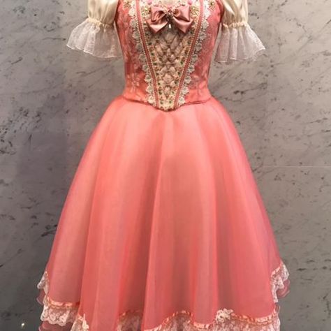 Romantic Ballet Costumes, Coppelia Ballet Costumes, Ballet Costumes Tutus, Dance Costumes Ballet, Cute Dance Costumes, Pretty Dance Costumes, Tutu Ballet, Ballet Clothes, Ballerina Dress