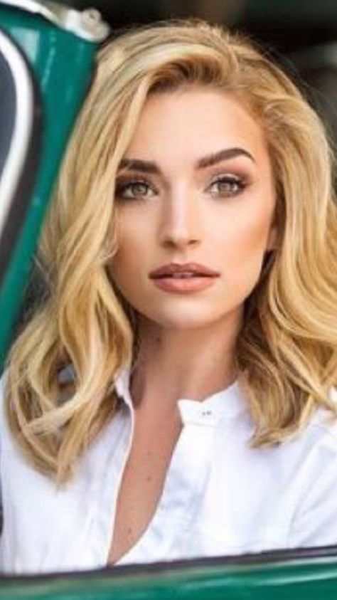 Brianne Howey, Lob Hairstyle, Blonde Hair Looks, Hair Envy, Woman Crush, Hair Looks, New Hair, Dyed Hair, Thick Hair Styles