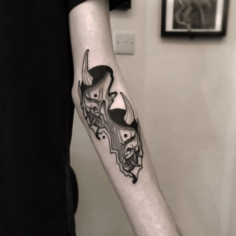 Warped Tattoo, Traditional Tattoo Arm, Hanya Mask Tattoo, Oni Mask Tattoo, Floral Back Tattoos, Cyberpunk Tattoo, Hannya Mask Tattoo, Tree Tattoo Designs, True Tattoo