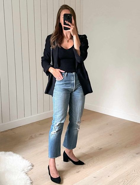 What To Wear Under a Blazer: 8+ Best Options For Females Fall Date Night Outfits, Plaid Blazer Outfit, Black Blazer Outfit, Straight Leg Jeans Outfits, Fall Date Night, Best Fashion Outfits, Blazer Outfits Casual, What Shoes To Wear, Fancy Tops