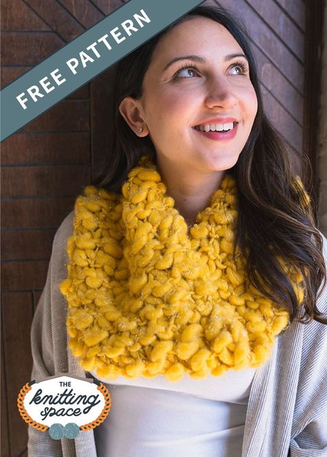 A woman wearing a yellow chunky knit cowl and text that says "Free Pattern", followed by the knitting space logo Cowl Knitting Patterns Free, Chunky Knit Cowl, Easy Knitting Patterns Free, Cowl Knitting, Seed Bead Crafts, Cowl Knitting Pattern, Free Scarf, Cowl Pattern, Lion Brand Yarn