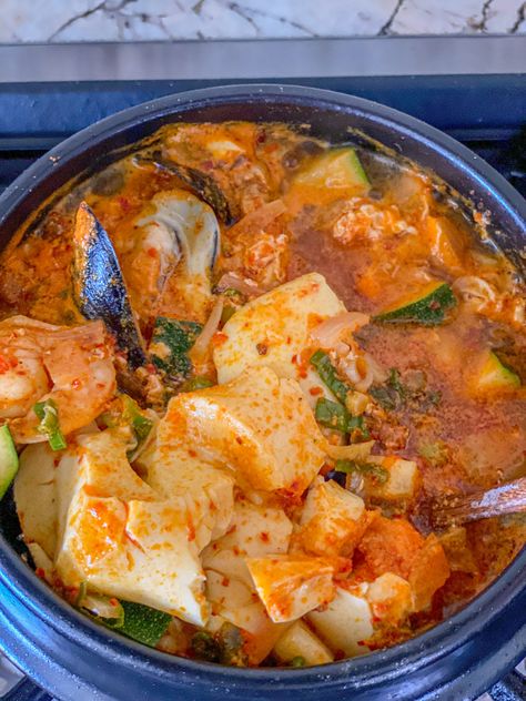 Korean Spicy Seafood Soup, Korean Crab Soup, Korean Seafood Soup, Seafood Tofu Soup, Soondubu Recipe, Korean Tofu Recipes, Soft Tofu Soup, Korean Tofu Soup, Sundubu Jjigae