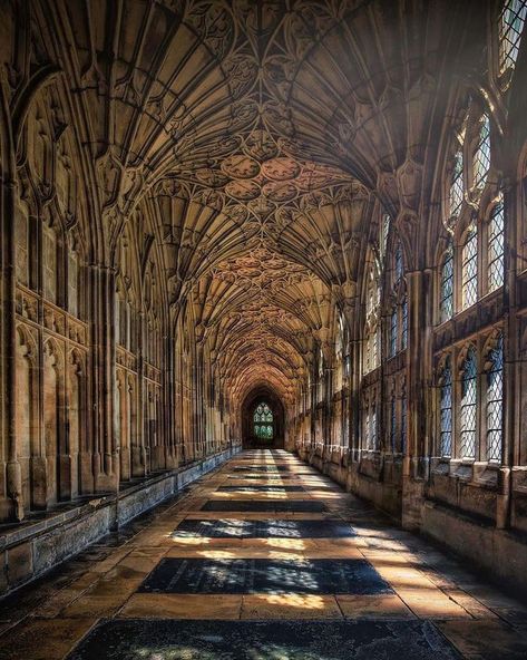 Old England Aesthetic, Gloucester Cathedral, England Aesthetic, Academia Aesthetics, Medieval England, Gloucester, Dark Souls, Beautiful Interiors, London Uk