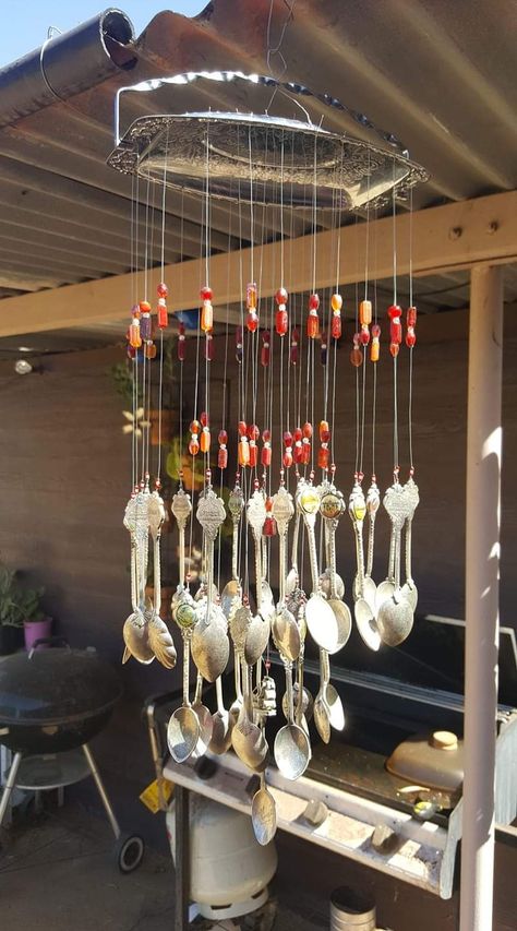 Spoons Diy, Spoon Craft, Wind Chimes Craft, Spoon Crafts, Old Plates, Spoon Collection, House Organisation, Diy Jewelry Display, Vintage Spoons