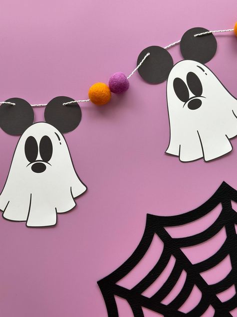 Mickey Halloween Ghost Garland with Template – The Simple Mom Blog Halloween Ghost Garland, Disney Halloween Diy, Garland Template, Disney's Halloween Treat, Mickey Ghost, Ghost Garland, Holiday Crafts Decorations, Disney Halloween Decorations, Diy Halloween Treats