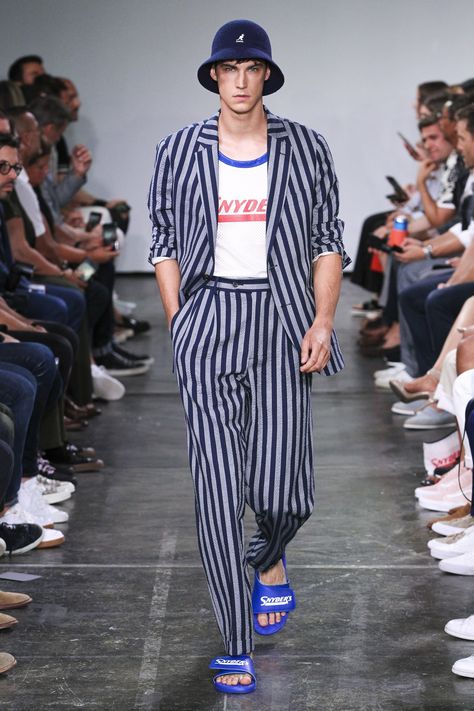 Todd Snyder Spring 2019 Menswear Collection - Vogue Latest Mens Wear, Mens Fashion Edgy, Stylish Mens Fashion, Todd Snyder, Mens Fashion Rugged, Mens Spring Fashion, Male Fashion Trends, Mens Fashion Urban, Mens Fashion Classy