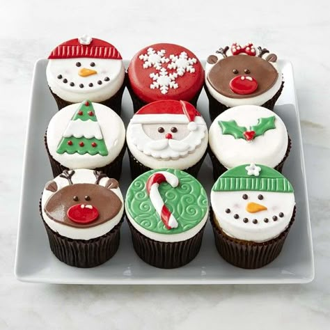 Christmas Cupcakes Recipes, Christmas Cupcakes Decoration, Cupcakes Fondant, Christmas Cake Designs, Holiday Cupcakes, Christmas Cake Decorations, Xmas Cake, Christmas Sweets, Christmas Cookies Decorated