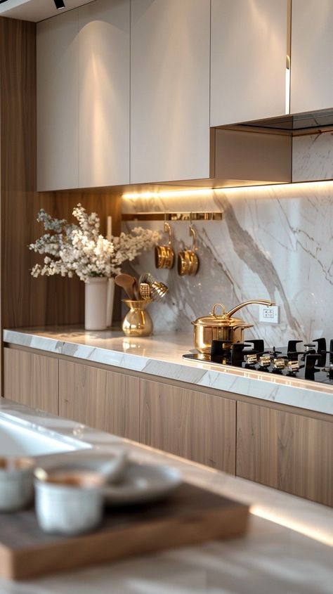 Brown And Gold Kitchen, Elegant Kitchen Design Modern, Colourful Kitchen Ideas, Gold Kitchen Ideas, Luxury Kitchen Island, Kitchen Stone, Kitchen Remodeling Ideas, Glam Kitchen, Colourful Kitchen