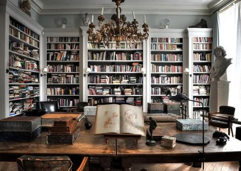 17 Classically Gorgeous Home Libraries Dream Library, An Open Book, Library Room, Library Office, Home Library Design, Interior Vintage, Vintage Library, Office Library, Design Library