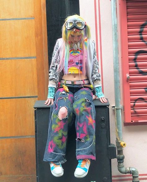 Breakcore Fashion, Hyper Pop Fashion, Hyperpop Clothes, Hyperpop Style, Hyperpop Aesthetic Fashion, Colorful Punk Outfits, Cyberpop Fashion, Hyperpop Fashion, Rainbow Core