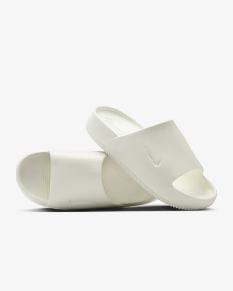 Slides Nike, Women Sailing, Girly Shoes, Womens Slides, Minimal Design, Day Off, Street Style Women, Slides, Matter