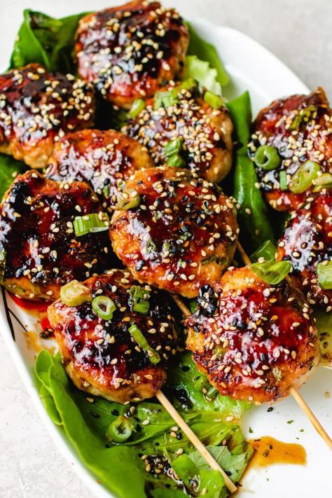 Tsukune Recipe, International Appetizers, Japanese Meatballs, Keto Teriyaki, Grilled Meatballs, Japanese Appetizers, Paleo Ideas, Weekly Recipes, Awesome Appetizers