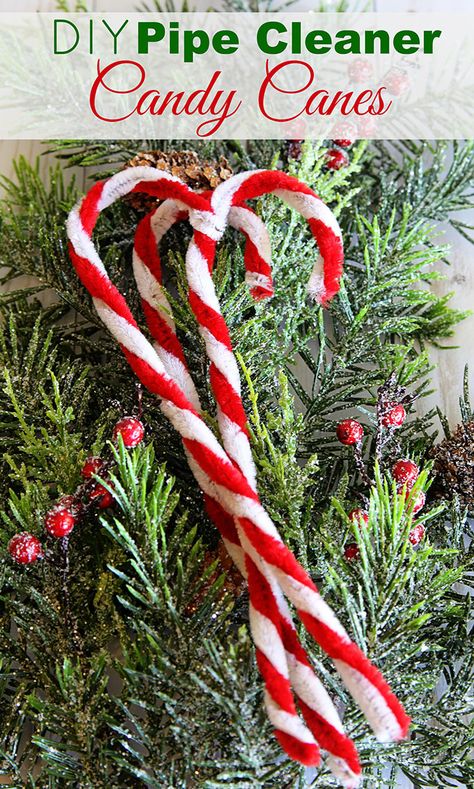 How to make pipe cleaner candy canes for Christmas decor. A super simple five-minute holiday craft even the kids will love making. Diy Christmas Art, Christmas Art For Kids, Candy Cane Crafts, Preschool Play, Kid Christmas, Handmade Candy, Diy Pipe, Pipe Cleaner Crafts, Winter December